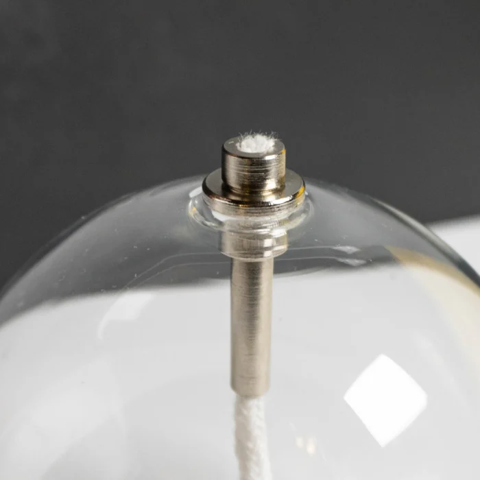 Lampe à huile transparent ronde Kroma zoom sur le capuchon ouvert
