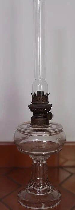 Lampe à pétrole modele ancien