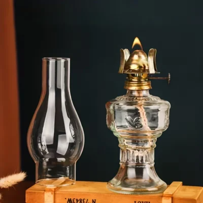 Kerosene Legacy - Lampe à huile ancienne - Cheminée à coté